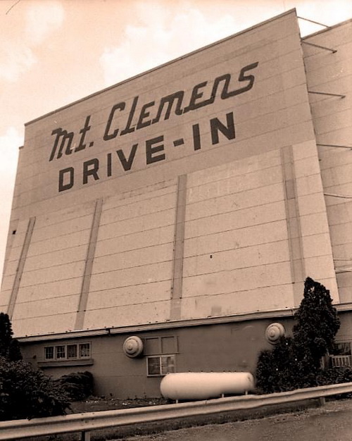 Mt Clemens Drive-In Theatre - From Michigan Driveins (newer photo)